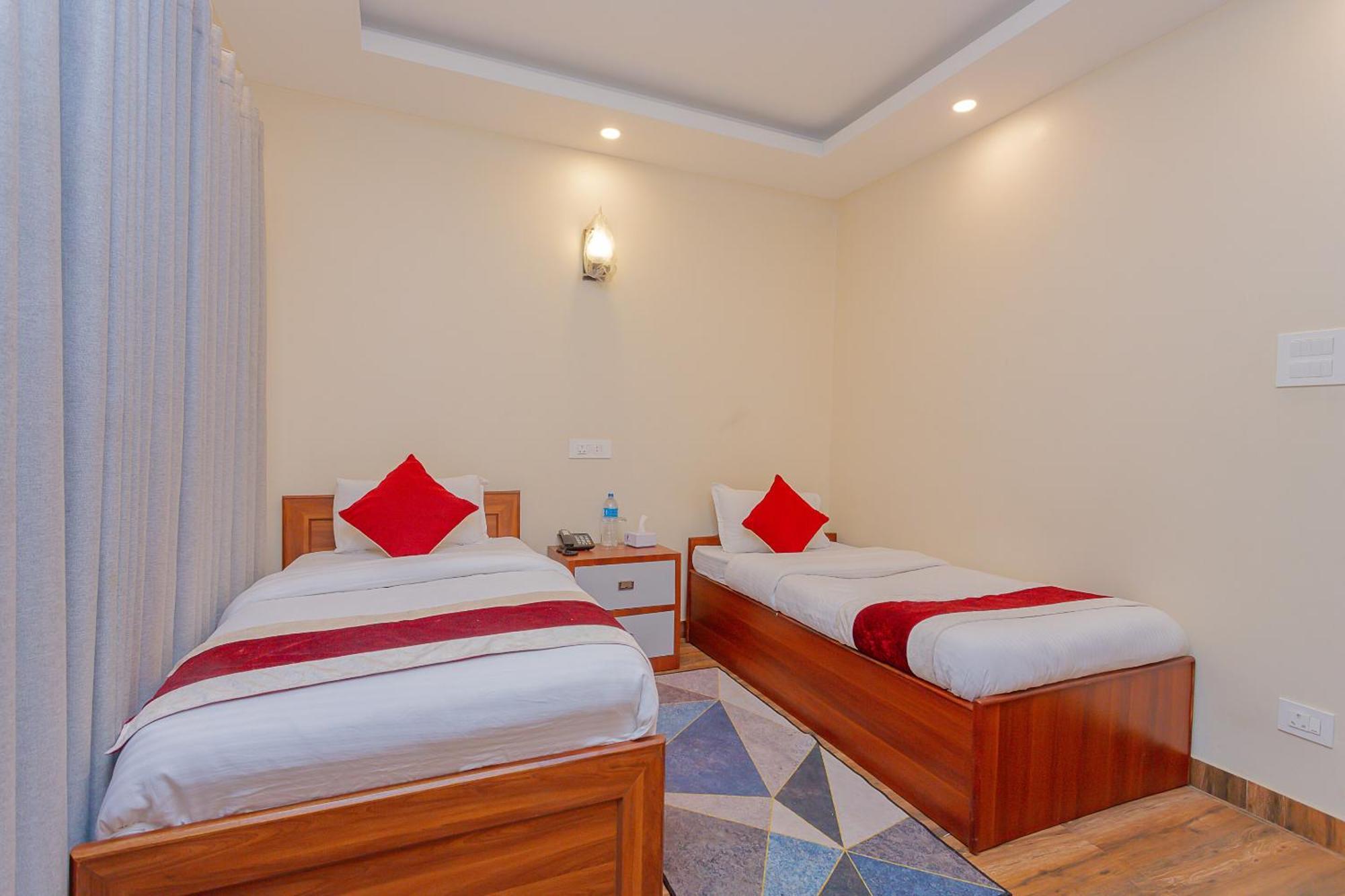 Oyo 799 Hotel Tik Tok Pvt Ltd. Kathmandu Luaran gambar