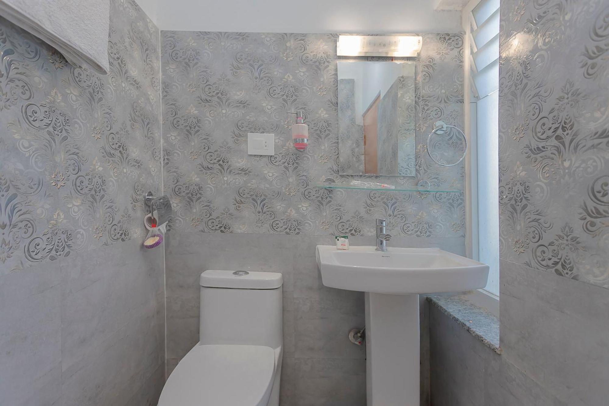 Oyo 799 Hotel Tik Tok Pvt Ltd. Kathmandu Luaran gambar